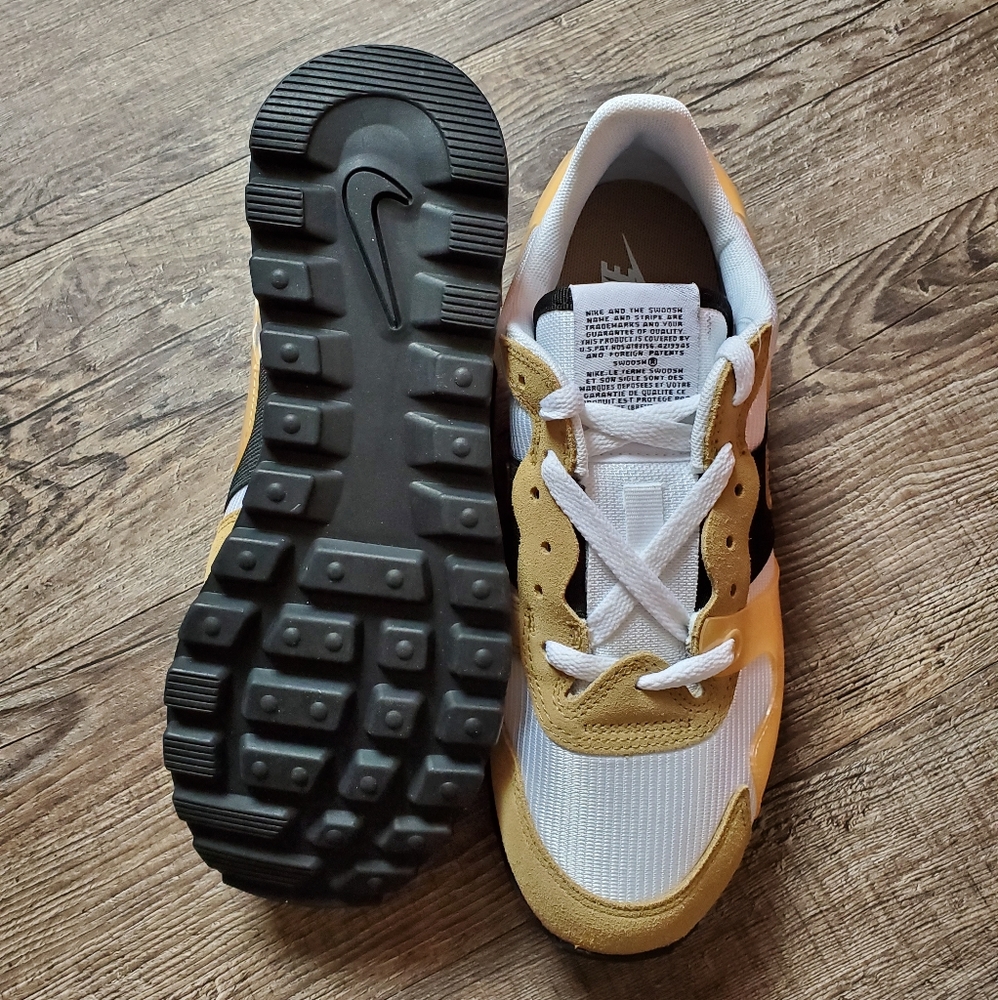 NEW Nike V. Love O.X. - Picture 5 of 8